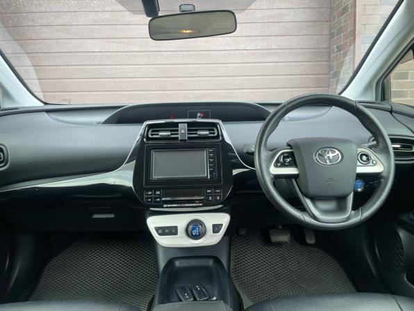 Toyota Prius IV (XW50) с пробегом 2016 года, цена 1 570 000 рублей, 140614 км, лифтбек, Автокод Объявления