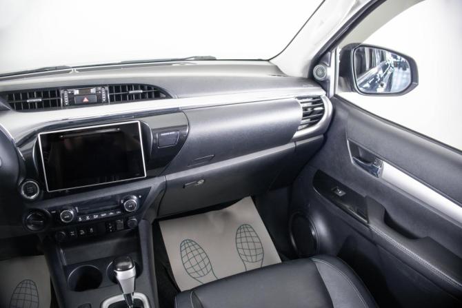 Toyota Hilux VIII с пробегом 2016 года, цена 3 299 000 рублей, 220145 км, offers.body_type.unknown, Автокод Объявления