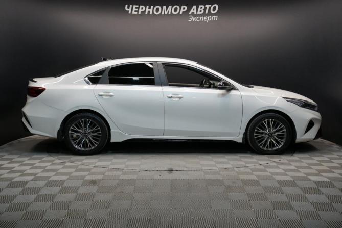 Kia Cerato IV Рестайлинг с пробегом 2022 года, цена 2 477 000 рублей, 77000 км, седан, Автокод Объявления