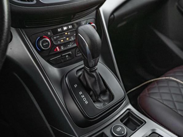 Ford Kuga II Рестайлинг с пробегом 2018 года, цена 1 182 000 рублей, 318592 км, внедорожник, Автокод Объявления