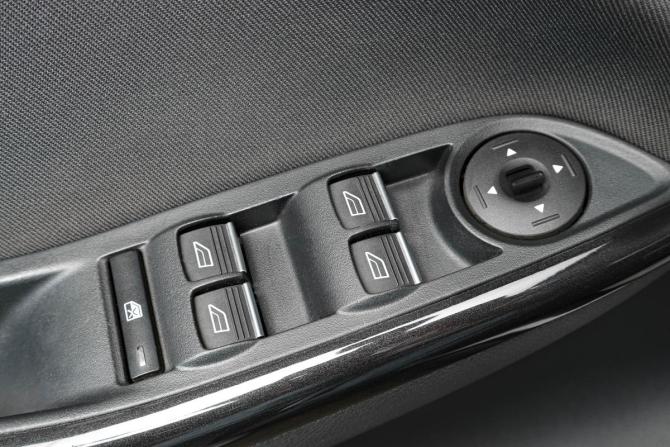 Ford Focus III Рестайлинг с пробегом 2018 года, цена 1 829 000 рублей, 70800 км, хэтчбек, Автокод Объявления