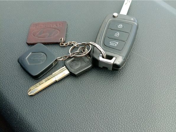 Hyundai Solaris II с пробегом 2018 года, цена 1 270 000 рублей, 122000 км, седан, Автокод Объявления