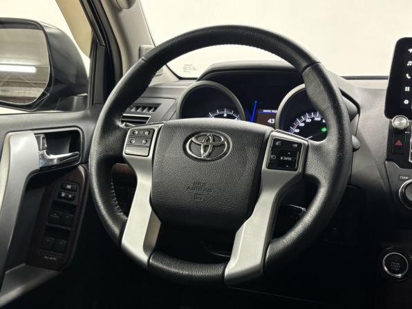Toyota Land Cruiser Prado 150 Series Рестайлинг 1 с пробегом 2017 года, цена 3 987 000 рублей, 149838 км, внедорожник, Автокод Объявления