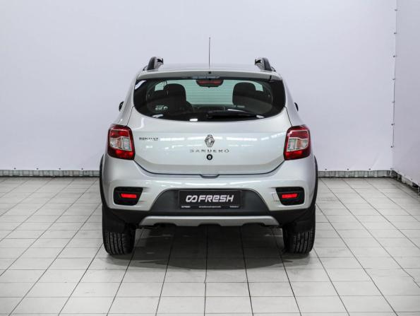 Renault Sandero II Рестайлинг с пробегом 2018 года, цена 1 369 000 рублей, 92072 км, хэтчбек, Автокод Объявления