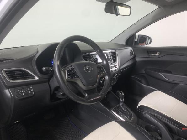 Hyundai Solaris II с пробегом 2017 года, цена 1 195 000 рублей, 134260 км, седан, Автокод Объявления