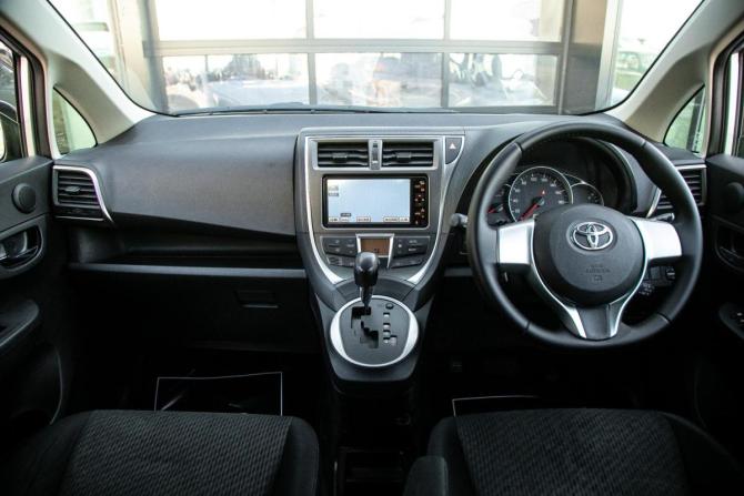 Toyota Ractis II с пробегом 2011 года, цена 987 000 рублей, 52000 км, хэтчбек, Автокод Объявления