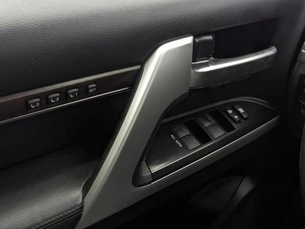 Toyota Land Cruiser 200 Series Рестайлинг 2 с пробегом 2019 года, цена 5 500 000 рублей, 225008 км, внедорожник, Автокод Объявления
