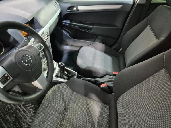 Opel Astra H Рестайлинг с пробегом 2013 года, цена 549 000 рублей, 288000 км, седан, Автокод Объявления