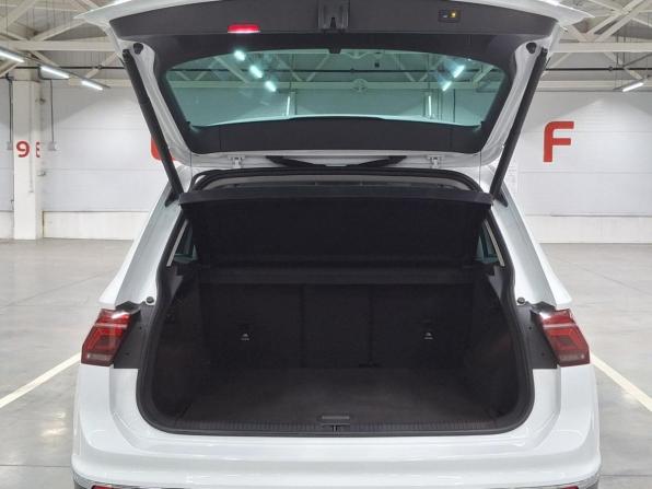Volkswagen Tiguan II Рестайлинг с пробегом 2021 года, цена 2 660 000 рублей, 50562 км, внедорожник, Автокод Объявления