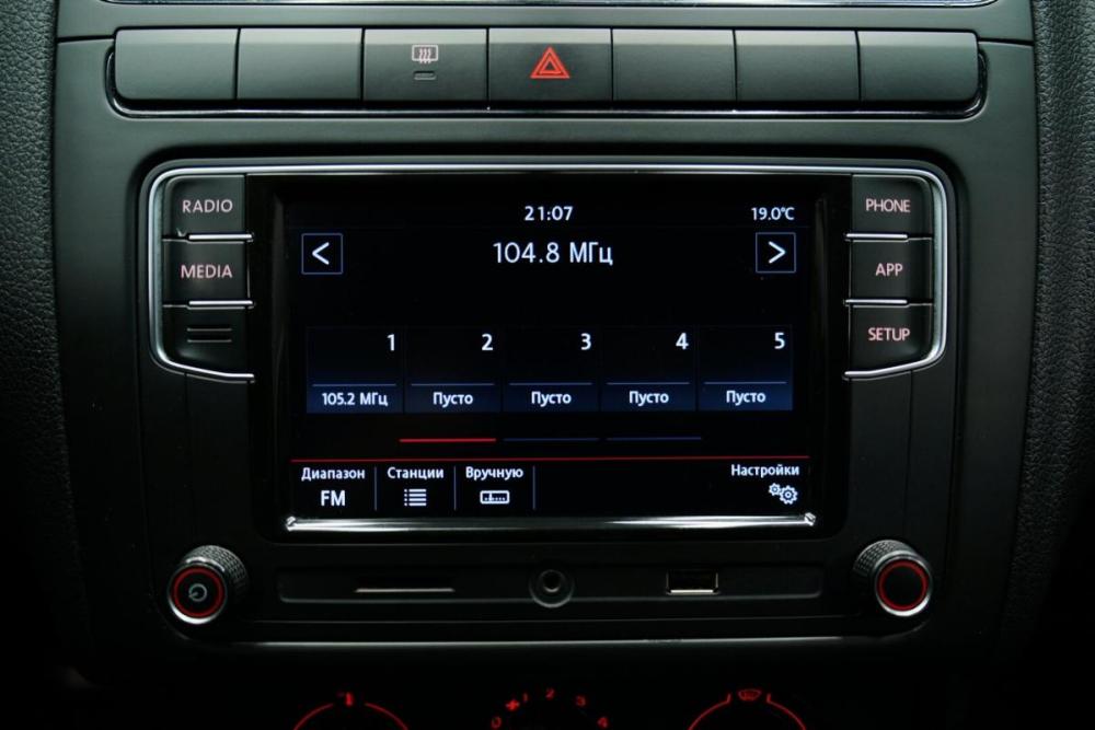 Volkswagen Polo V Рестайлинг Крым  - изображение 16