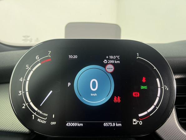 Mini Hatch III (F55/F56) Рестайлинг 2 с пробегом 2021 года, цена 3 850 000 рублей, 43068 км, хэтчбек, Автокод Объявления