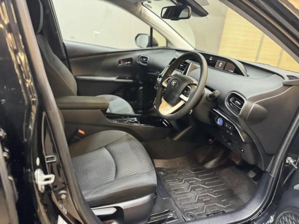 Toyota Prius IV (XW50) с пробегом 2016 года, цена 1 787 000 рублей, 115000 км, лифтбек, Автокод Объявления