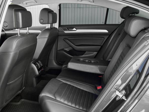 Volkswagen Passat B8 с пробегом 2019 года, цена 2 200 000 рублей, 71191 км, седан, Автокод Объявления