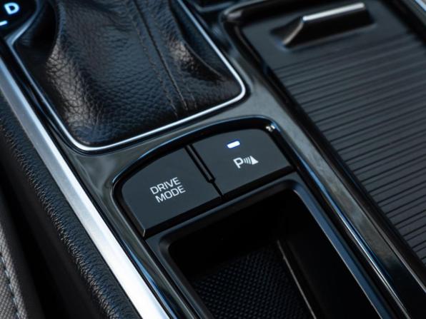 Hyundai Sonata VII (LF) Рестайлинг с пробегом 2017 года, цена 1 549 000 рублей, 166453 км, седан, Автокод Объявления