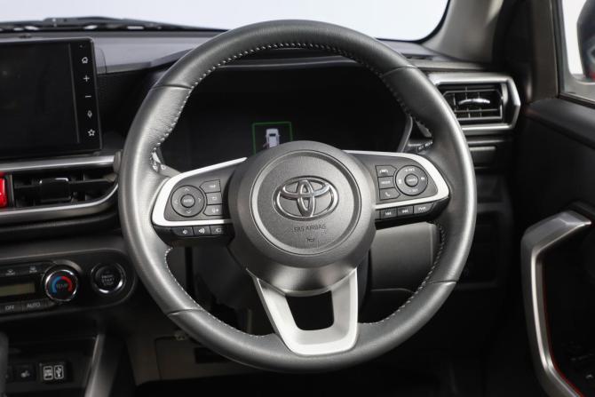 Toyota Raize I с пробегом 2021 года, цена 1 599 000 рублей, 52250 км, внедорожник, Автокод Объявления