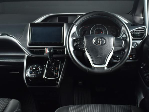 Toyota Voxy III (R80) Рестайлинг с пробегом 2019 года, цена 2 390 995 рублей, 80969 км, минивэн, Автокод Объявления
