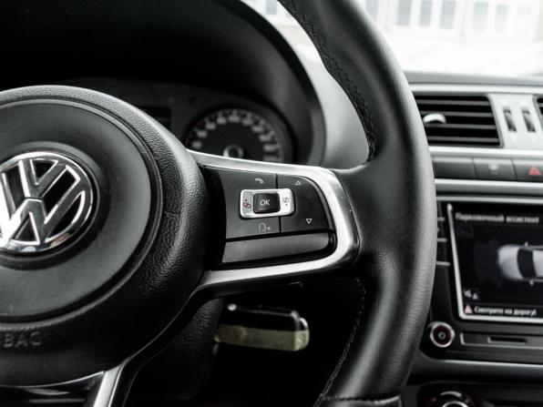 Volkswagen Polo V Рестайлинг с пробегом 2018 года, цена 715 000 рублей, 279357 км, седан, Автокод Объявления