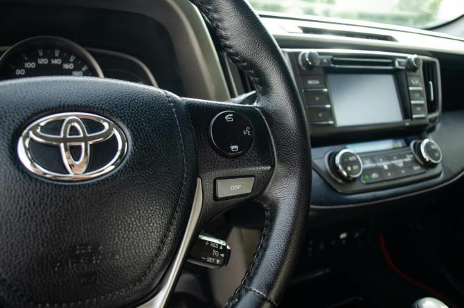 Toyota RAV4 IV (XA40) с пробегом 2015 года, цена 1 650 000 рублей, 300000 км, внедорожник, Автокод Объявления