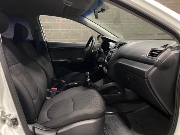 Kia Rio III Рестайлинг с пробегом 2015 года, цена 1 030 000 рублей, 97373 км, хэтчбек, Автокод Объявления