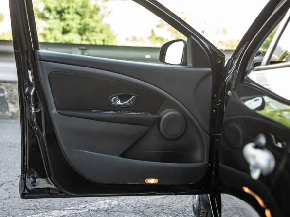 Renault Fluence I Рестайлинг с пробегом 2013 года, цена 798 000 рублей, 201542 км, седан, Автокод Объявления
