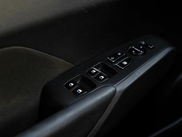 Hyundai Solaris II с пробегом 2017 года, цена 640 000 рублей, 318548 км, седан, Автокод Объявления