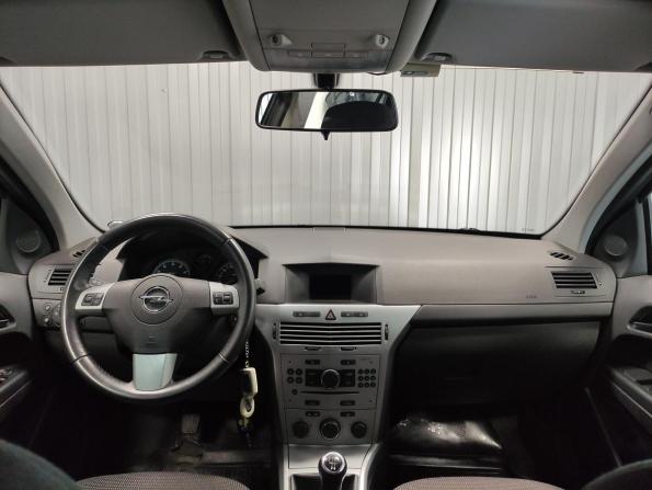 Opel Astra H Рестайлинг с пробегом 2012 года, цена 700 000 рублей, 132000 км, универсал, Автокод Объявления