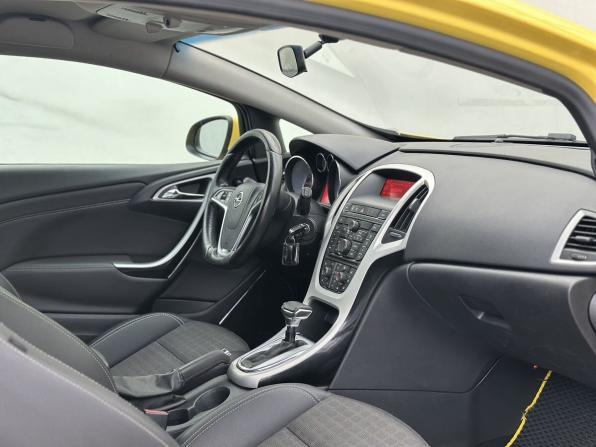 Opel Astra J Рестайлинг с пробегом 2012 года, цена 750 000 рублей, 163566 км, хэтчбек, Автокод Объявления