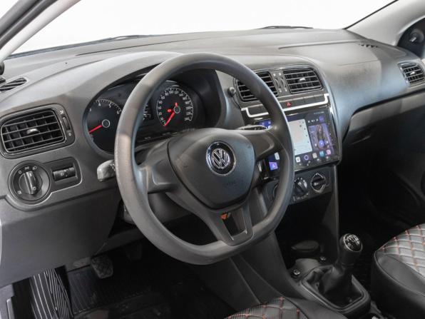 Volkswagen Polo V Рестайлинг с пробегом 2019 года, цена 1 139 800 рублей, 84540 км, седан, Автокод Объявления