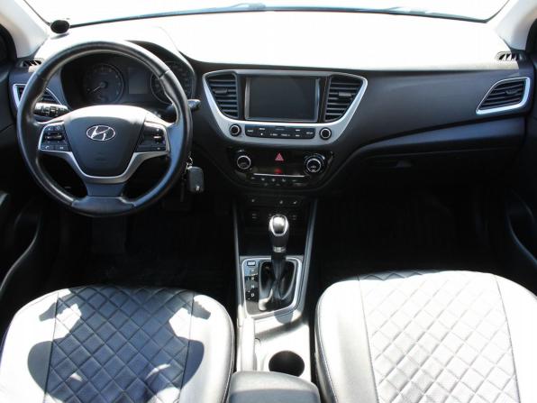 Hyundai Solaris II с пробегом 2017 года, цена 1 329 000 рублей, 98840 км, седан, Автокод Объявления