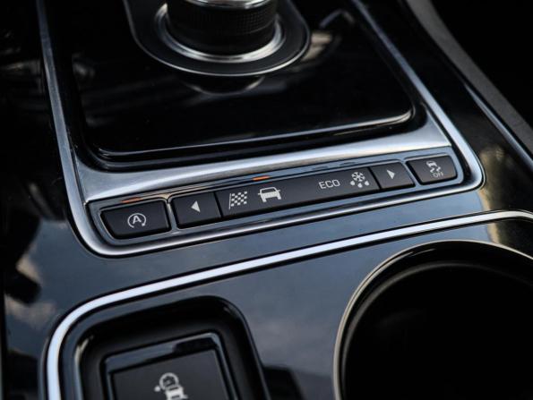 Jaguar XE I с пробегом 2016 года, цена 1 880 000 рублей, 99356 км, седан, Автокод Объявления