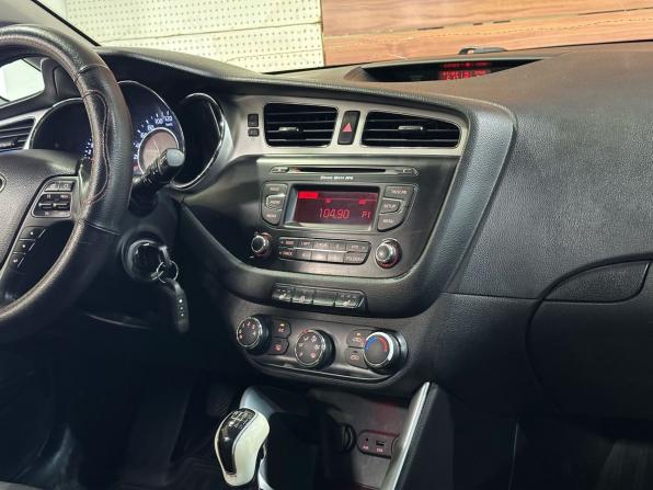 Kia Ceed II с пробегом 2012 года, цена 899 990 рублей, 216897 км, универсал, Автокод Объявления