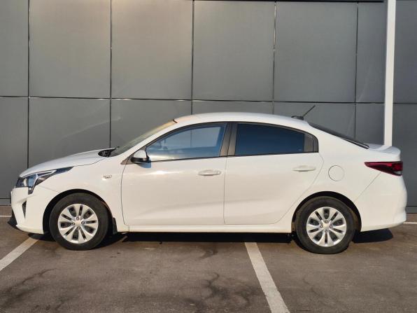 Kia Rio IV Рестайлинг с пробегом 2021 года, цена 1 000 000 рублей, 197000 км, седан, Автокод Объявления