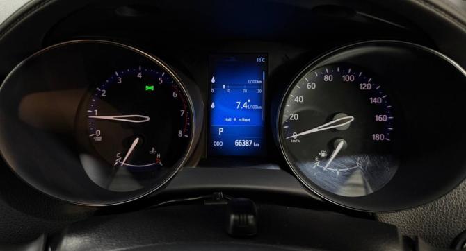 Toyota C-HR I Рестайлинг с пробегом 2018 года, цена 1 790 000 рублей, 66385 км, внедорожник, Автокод Объявления