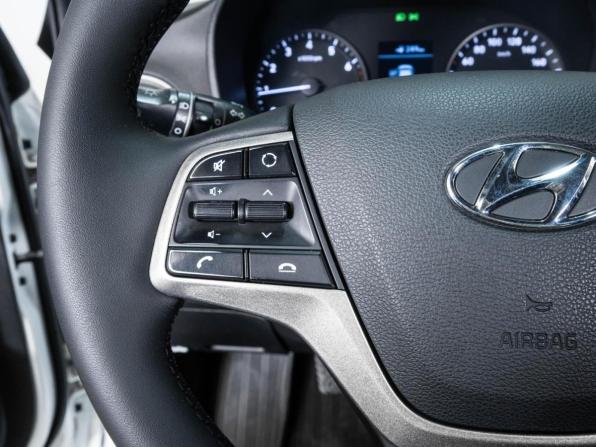 Hyundai Solaris II с пробегом 2017 года, цена 1 355 000 рублей, 78345 км, седан, Автокод Объявления