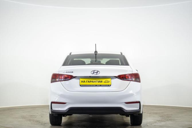 Hyundai Solaris II с пробегом 2018 года, цена 1 049 000 рублей, 201000 км, седан, Автокод Объявления