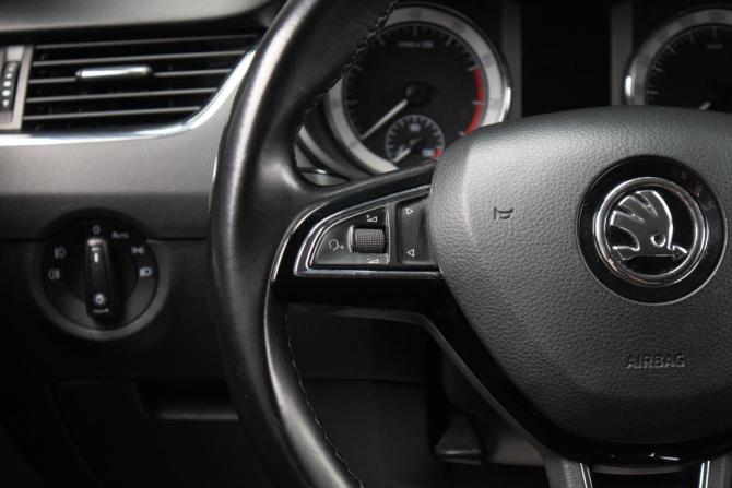 Skoda Octavia III (A7) Рестайлинг с пробегом 2017 года, цена 1 589 000 рублей, 214000 км, лифтбек, Автокод Объявления