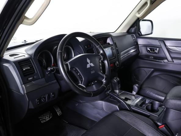 Mitsubishi Pajero IV Рестайлинг 1 с пробегом 2013 года, цена 1 990 000 рублей, 243465 км, внедорожник, Автокод Объявления