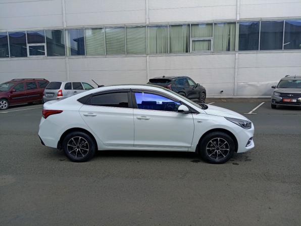 Hyundai Solaris II с пробегом 2018 года, цена 1 270 000 рублей, 122000 км, седан, Автокод Объявления