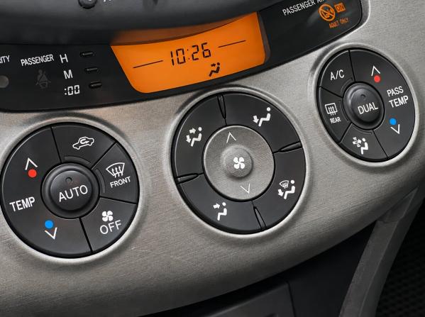 Toyota RAV4 III (XA30) Рестайлинг с пробегом 2011 года, цена 1 385 000 рублей, 353000 км, внедорожник, Автокод Объявления