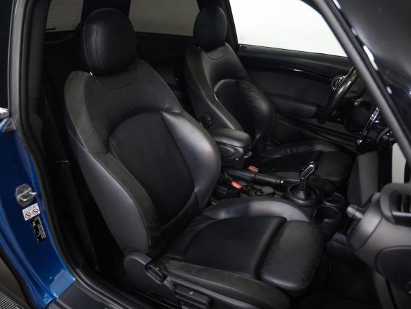 Mini Hatch III (F55/F56) Рестайлинг 2 с пробегом 2021 года, цена 2 339 000 рублей, 70681 км, хэтчбек, Автокод Объявления