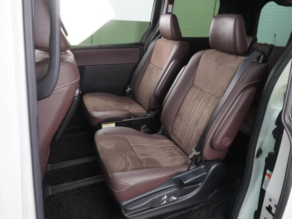 Toyota Esquire I Рестайлинг с пробегом 2018 года, цена 2 499 000 рублей, 85793 км, минивэн, Автокод Объявления