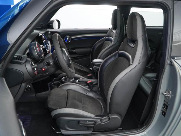 Mini Hatch III (F55/F56) Рестайлинг с пробегом 2019 года, цена 3 049 050 рублей, 119797 км, хэтчбек, Автокод Объявления