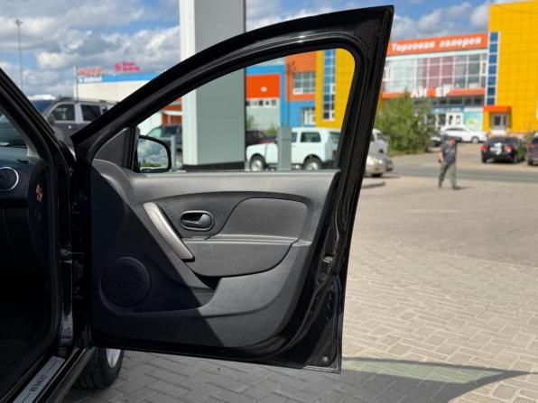 Renault Sandero II с пробегом 2017 года, цена 950 000 рублей, 120064 км, хэтчбек, Автокод Объявления