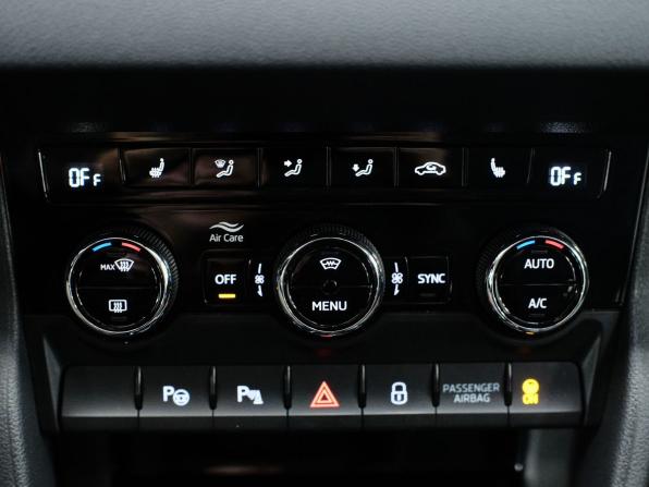 Skoda Karoq I с пробегом 2022 года, цена 2 821 000 рублей, 47176 км, внедорожник, Автокод Объявления