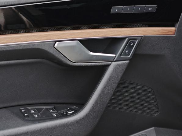 Volkswagen Touareg III с пробегом 2018 года, цена 3 559 000 рублей, 189000 км, внедорожник, Автокод Объявления