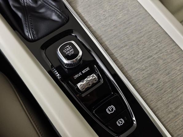 Volvo XC60 II с пробегом 2019 года, цена 3 900 000 рублей, 49385 км, внедорожник, Автокод Объявления