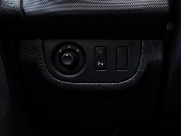 Renault Sandero II с пробегом 2016 года, цена 1 310 000 рублей, 28000 км, хэтчбек, Автокод Объявления