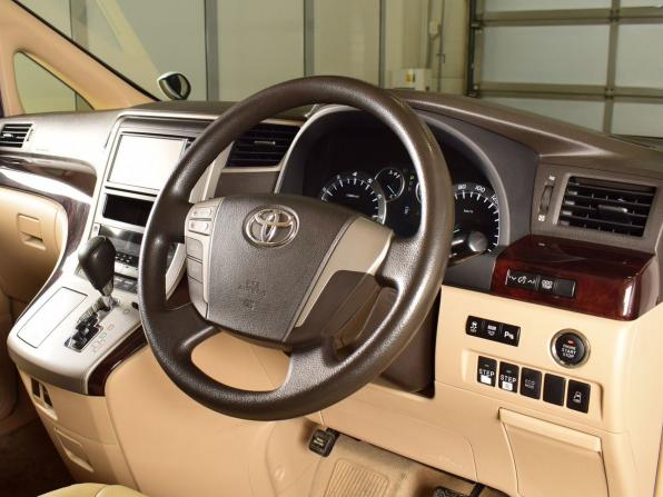 Toyota Vellfire I с пробегом 2014 года, цена 2 275 995 рублей, 133502 км, минивэн, Автокод Объявления