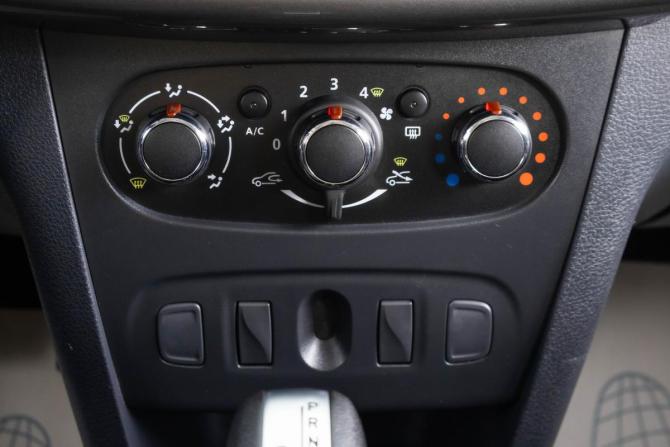Renault Sandero II Рестайлинг с пробегом 2021 года, цена 1 299 000 рублей, 116727 км, хэтчбек, Автокод Объявления