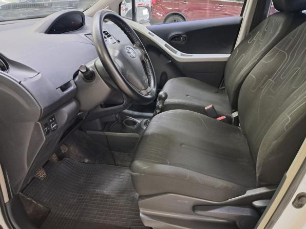 Toyota Yaris II с пробегом 2009 года, цена 375 000 рублей, 179498 км, хэтчбек, Автокод Объявления